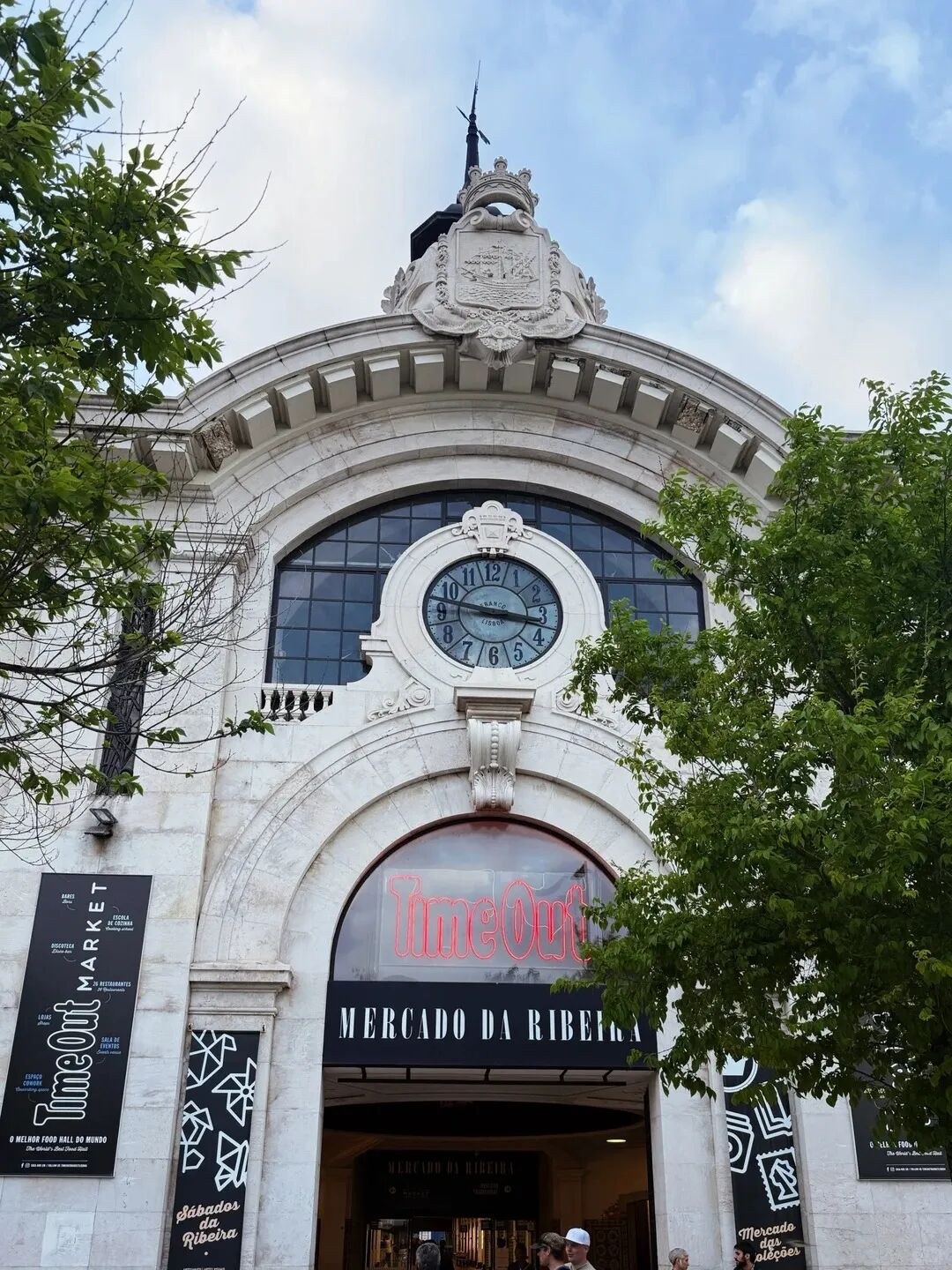 里斯本 Time Out Market 所在的市场建筑外观,和桥机构原文配图