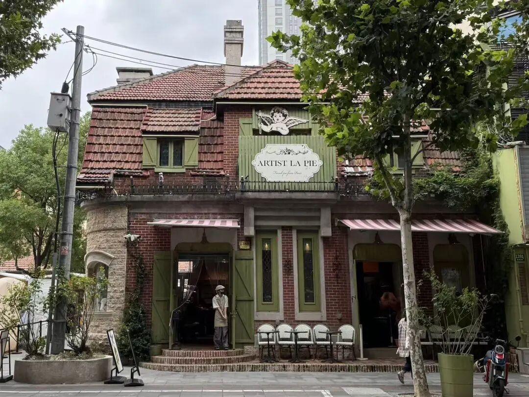 上海愚园路1391号ARTIST LA PIE店铺外观,iziRetail逸芮原文配图
