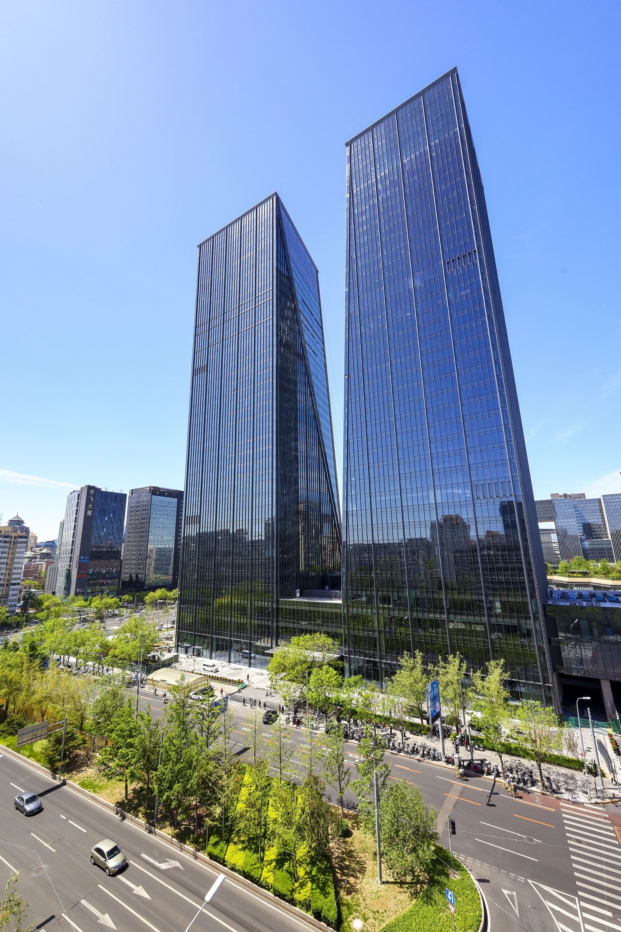 信达中心写字楼双塔实景,北京信达中心供图